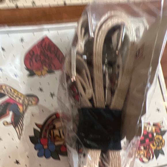 New with tag Harvey seatbelt CNC with sticker and tattoos - Picture 3 of 6